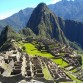 un fotomontaje de chispita en machupicchu una de las maravillas del mundo.